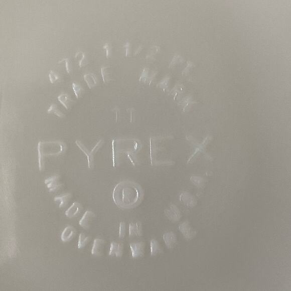 Vintage PYREX ‘Town and Country Stitch Star Snowflake’ #472 Casserole Dish - Picture 7 of 7